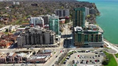 Burlington, Ontario, Kanada 'nın hava zoom' u güzel bir sabah 4K 'da
