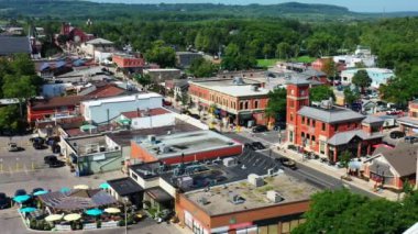 Milton, Ontario, Kanada 'nın hava sahası güzel bir günde 4K