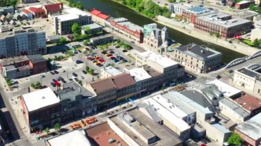 Kanada, Ontario, Cambridge 'in güzel bir 4K gününde havadan görünüşü