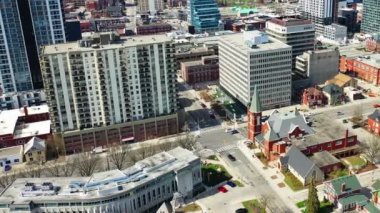 4K bahar sonlarında Kanada 'nın Ontario kentindeki Kitchener Havalimanı.