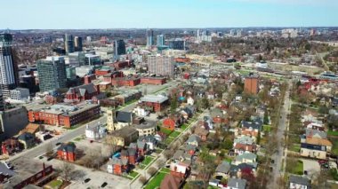 Aerial of Kitchener, Ontario, Kanada güzel bir bahar sabahı 4K