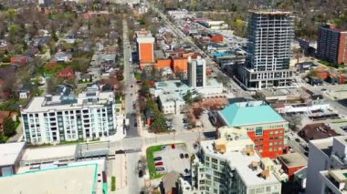 Burlington, Ontario, Kanada 'nın hava zoom' u güzel bir sabah 4K 'sında