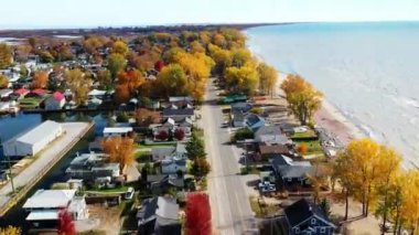 4K sonbaharında Ontario, Kanada 'daki Long Point' in hava hızında düşüşü.