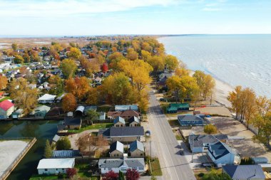 Sonbaharda Ontario, Kanada 'daki Long Point hava sahasında.