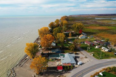Sonbaharda Ontario, Kanada 'daki Long Point' in havadan görünüşü