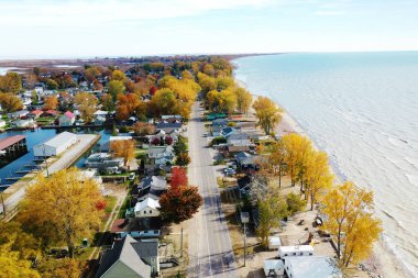 Sonbaharda Ontario, Kanada 'daki Long Point hava sahasında.