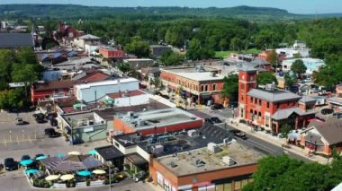 4K güzel bir günde Milton, Ontario, Kanada 'nın hava zoom' u