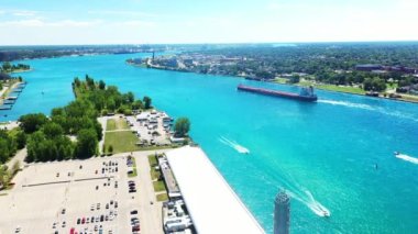 St Clair Nehri 'nden geçen Huron Limanı Havalimanı Sarnia, Ontario, Kanada 4K