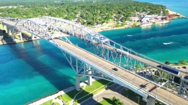 Sarnia ile Huron Limanı arasındaki Mavi Su Köprüsü 'nün Havalimanı.