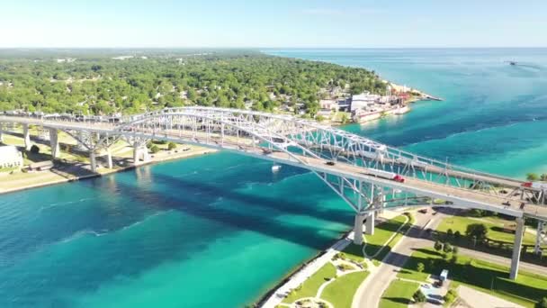 Perbesar Jembatan Air Biru Yang Berbatasan Dengan Sarnia Dan Port — Stok Video