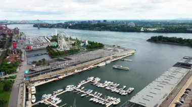 Montreal, Quebec, Kanada - 28 Ağustos 2022: Montreal, Quebec, Kanada 4K limanı