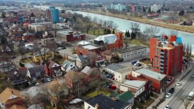Soğuk bir sabahta Welland, Ontario, Kanada 'nın hava zoom' u