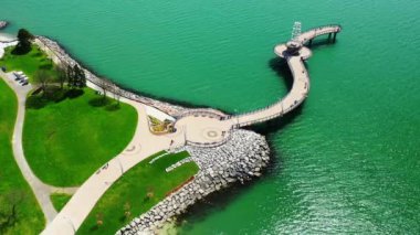 Kanada, Ontario 'daki Burlington İskelesi' nin hava görüntüsü güzel bir sabah 4K 'da