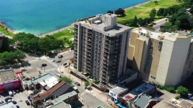 Kanada, Ontario, Burlington 'da hava hızının yükselmesi güzel bir günde 4K