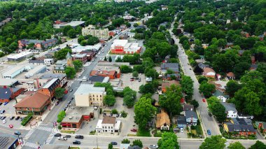Bir yaz sabahı Ontario, Kanada 'da bir Dundas anteni.