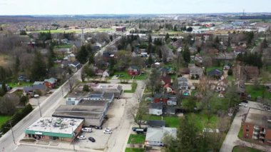 4K ilkbaharının sonlarında Ayr, Ontario, Kanada 'nın hava sahnesi