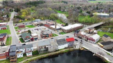 4K ilkbaharında Ayr, Ontario, Kanada 'nın hava manzarası