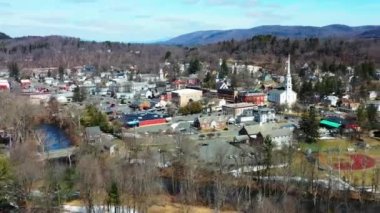 Lee, Massachusetts, Amerika Birleşik Devletleri 4K 'nın hava hızlandırılmış görüntüsü