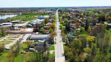 Norwich, Ontario, Kanada 'nın havadan hipervanesi 4K bahar sabahı