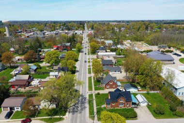 Norwich, Ontario, Kanada 'nın baharda çekilmiş bir hava sahnesi.