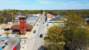 İlkbaharda Ontario, Kanada 'daki Orman Dağı' nın hava manzarası.