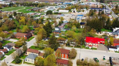 Bir bahar sabahı Ontario, Kanada 'da bir orman anteni.