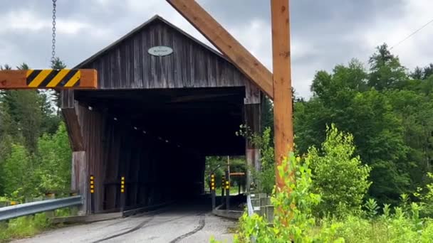 Puente Cubierto Mcdermott Quebec Canadá — Vídeo de stock