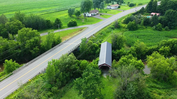 Een Luchtfoto Van Perrault Covered Bridge Quebec Canada Stockfoto