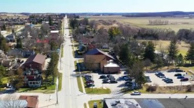 Plattsville, Ontario, Kanada 'da sabah 4K' da hava hızlandırılmış olay yeri.