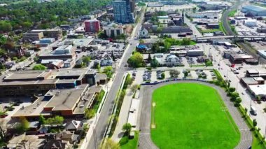 4K ilkbaharının sonlarında Londra, Ontario, Kanada 'nın hava manzarası