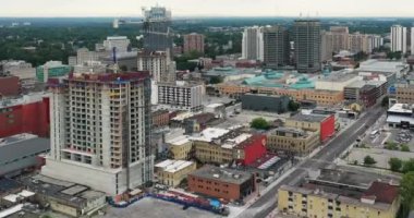 4K ilkbaharında Londra, Ontario, Kanada 'nın hava hızlandırılmış görüntüsü