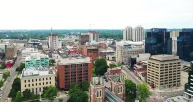 4K ilkbaharının sonlarında Londra, Ontario, Kanada 'nın hava hızlandırılmış görüntüsü