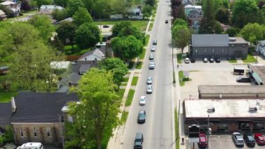 4K yazında Ontario, Kanada 'nın Listowel kentinin hava görüntüsü