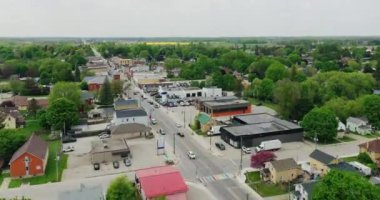 Harriston, Ontario, Kanada 4K 'da hava hızında düşüş.