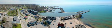 Kanada, Port Dover 'da göl kenarında bir panorama.