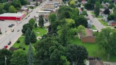 4K yazında Wingham, Ontario, Kanada 'nın hava hızlandırılmış sahnesi.