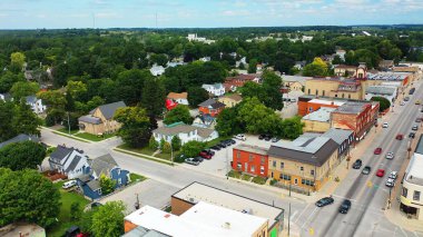Wingham, Ontario şehir merkezinin hava görüntüsü.