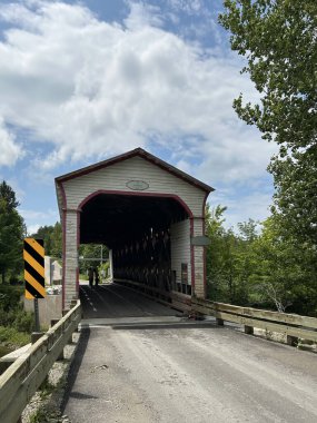 Quebec, Kanada 'da Lambert Kapalı Köprü dikey