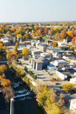 Fergus, Ontario, Kanada 'nın renkli bir düşüşü.