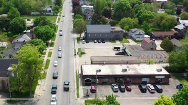 Listeowel, Ontario, Kanada 'nın hava hızlandırılmış sahnesi güzel bir günde 4K