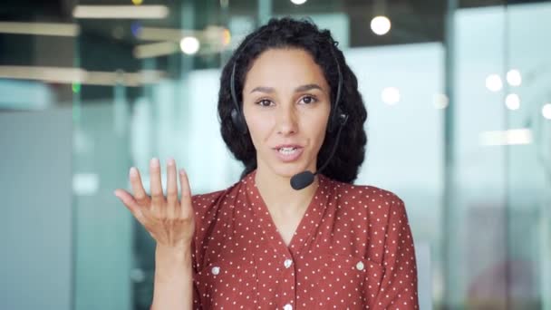 Corporate Operator Werkt Customer Support Service Hulplijn Telesales Vrouw Vertegenwoordiger — Stockvideo