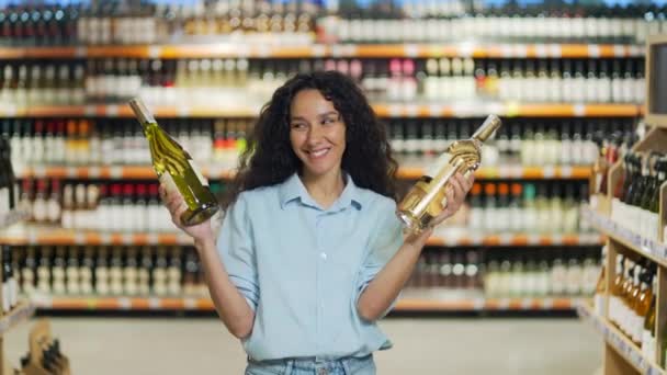Happy Woman Dancing Bottles Wine Liquor Department Store Supermarket Joyful — Vídeos de Stock
