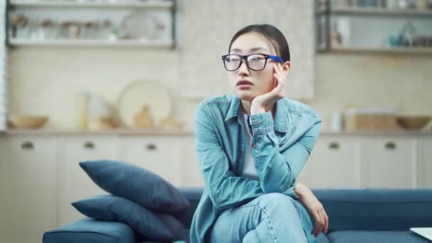 Sad Young Asian Woman Sitting Head Hand Sofa Living Room — Vídeo de Stock