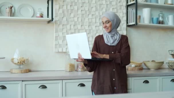 Smiling Muslim Woman Hijab Enjoying Continue Her Work Typing Laptop — ストック動画