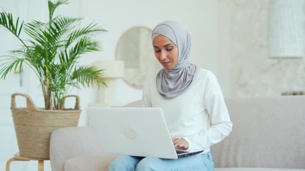 Smiling Muslim Girl Hijab Freelancer Working Laptop Checking Email Surfing — ストック動画