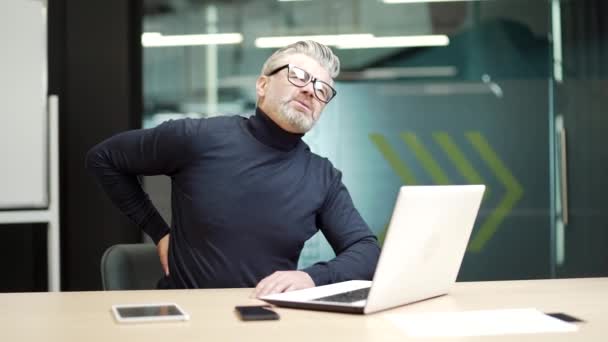 Sick Mature Gray Haired Bearded Businessman Glasses Has Back Pain — Vídeo de Stock