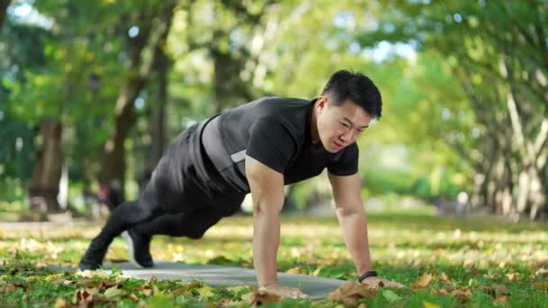 Athletic Asian Man Doing Gymnastics Mat Urban City Park Handsome — Stockvideo