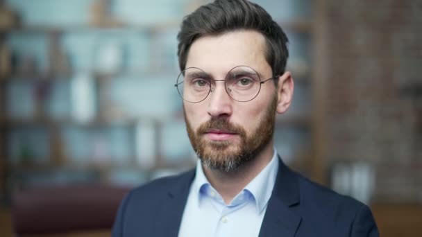 Close Portrait Face Confident Bearded Businessman Investor Glasses Looking Camera — 图库视频影像
