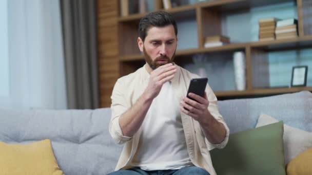 Shocked Mature Bearded Man Read Bad News While Received Message — Video Stock