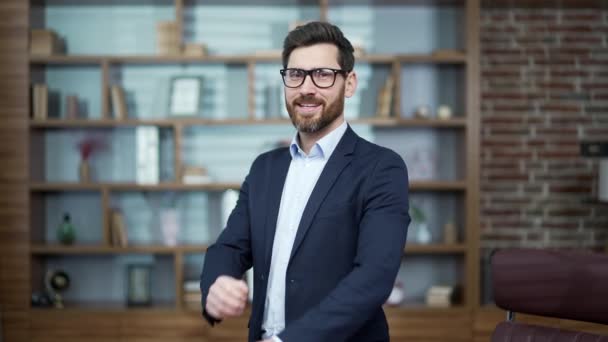Portrait Confident Bearded Businessman Investor Glasses Looking Camera Modern Office — Stock videók